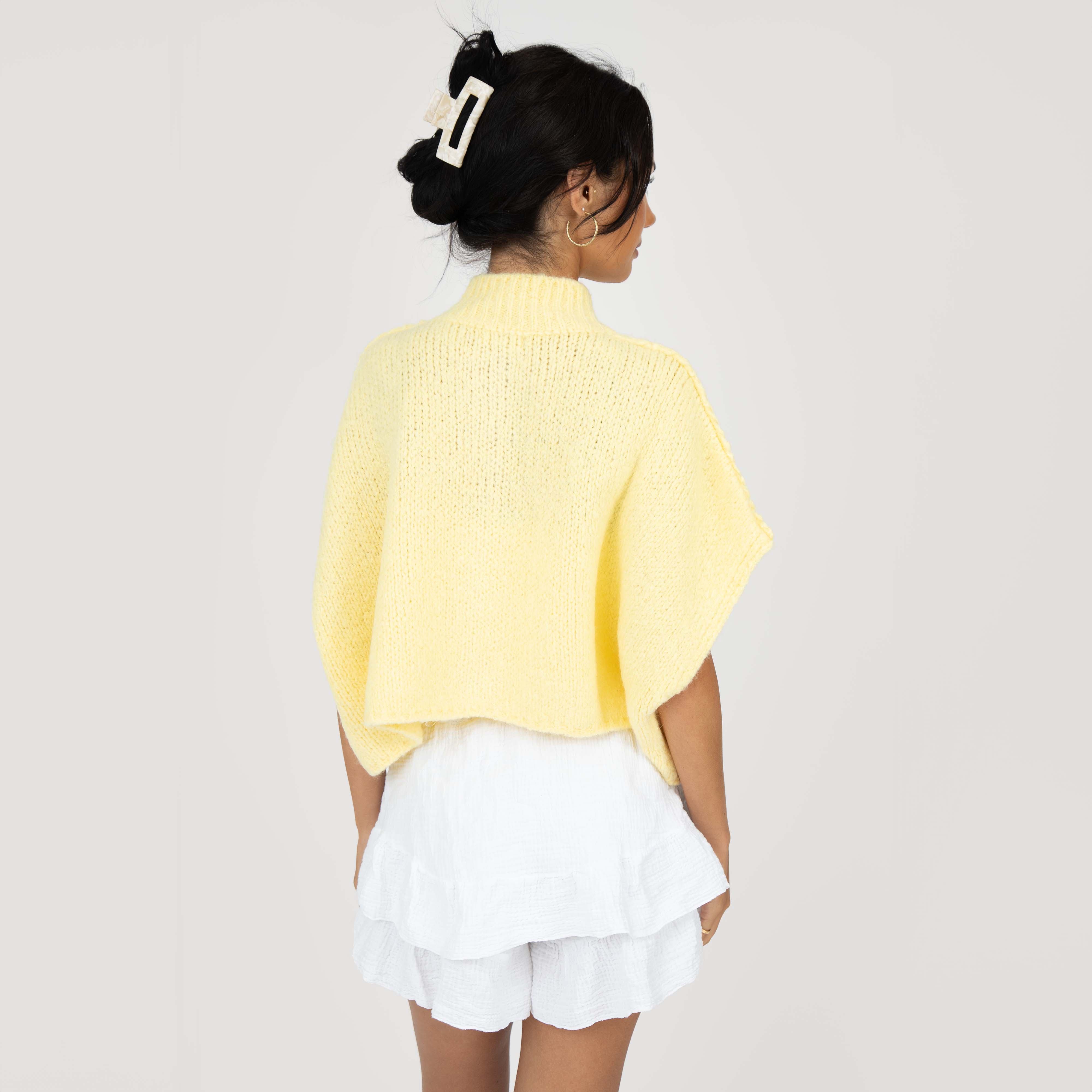CozyGlam Crop Strickweste