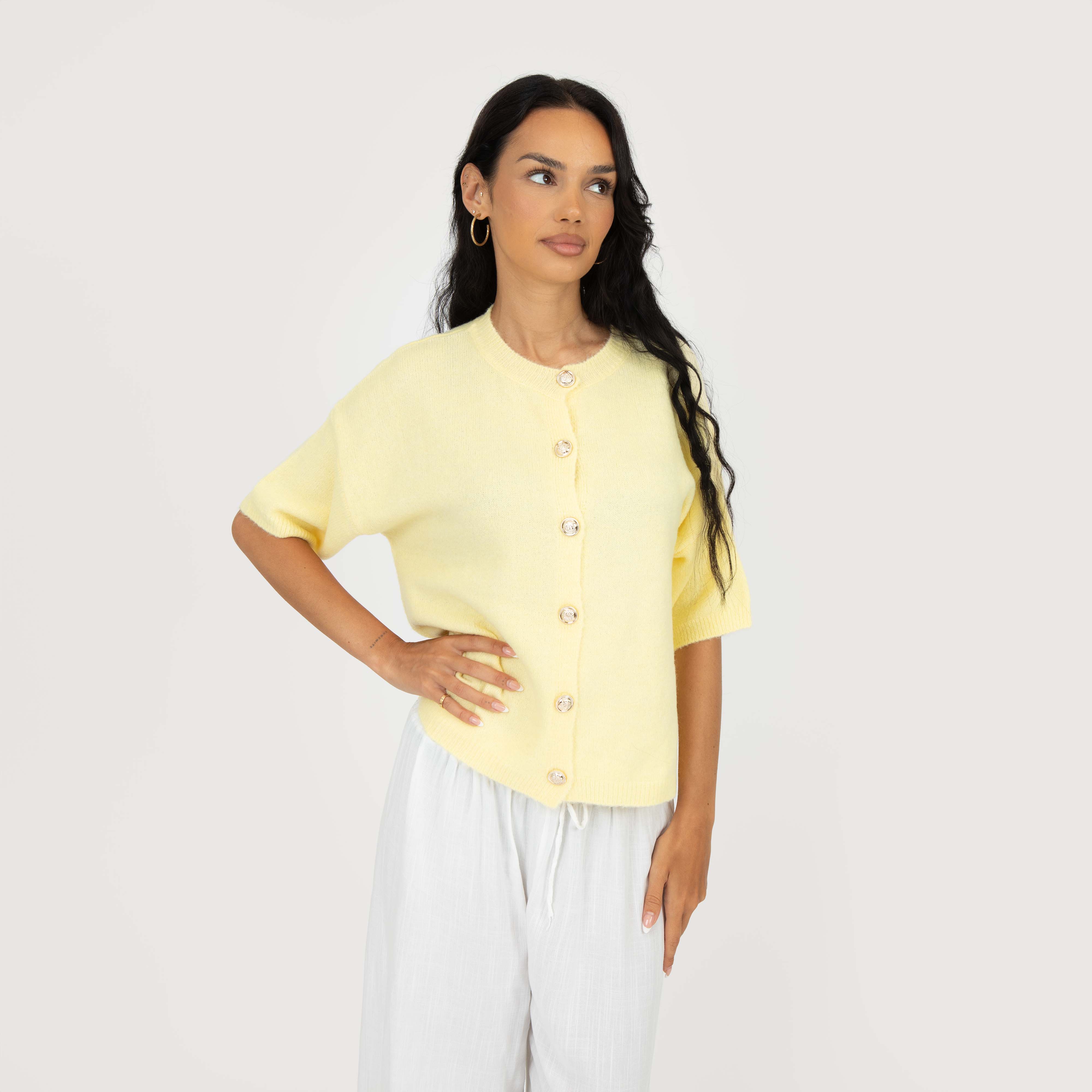 Feinstrick Kurzarm Cardigan mit Goldknöpfen
