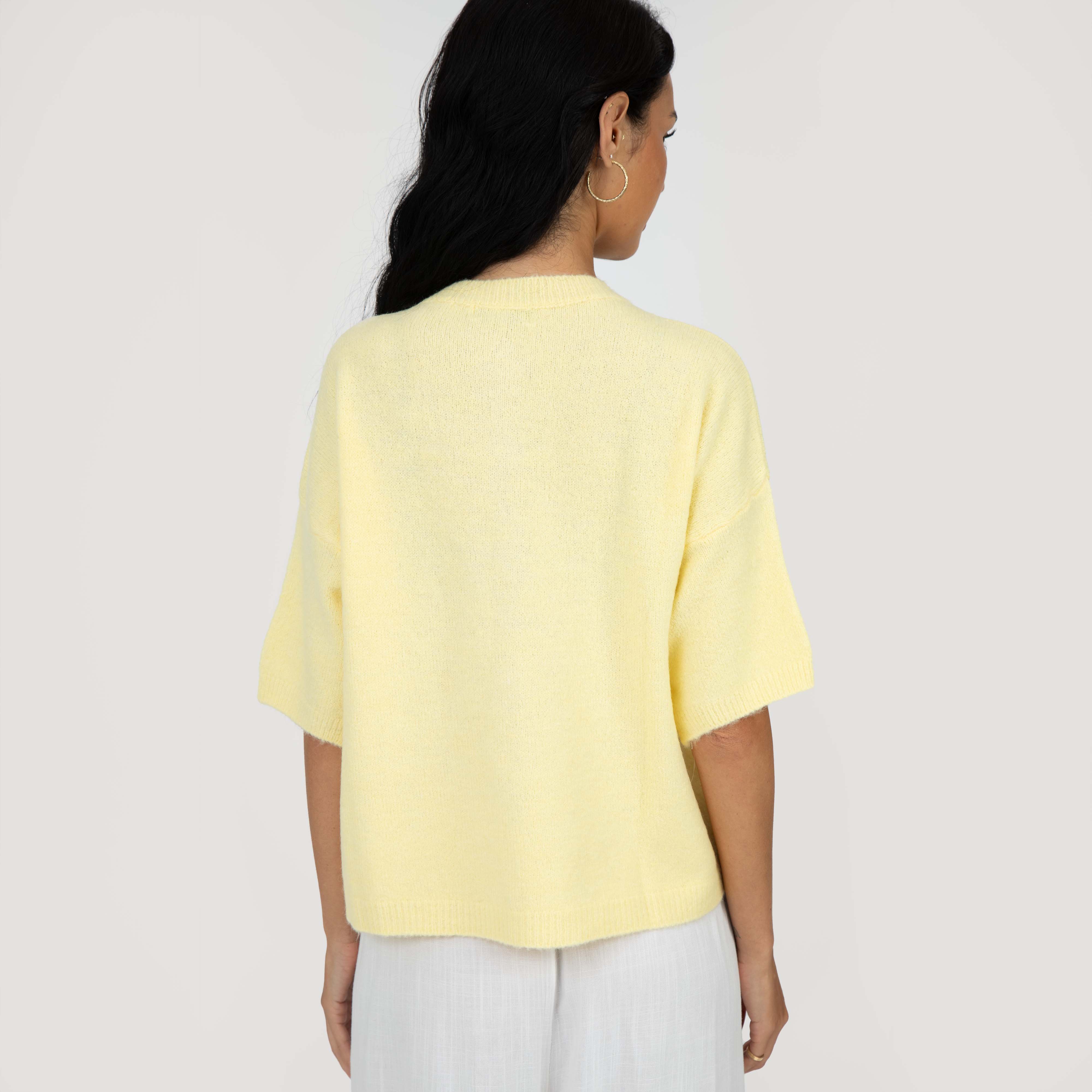 Feinstrick Kurzarm Cardigan mit Goldknöpfen