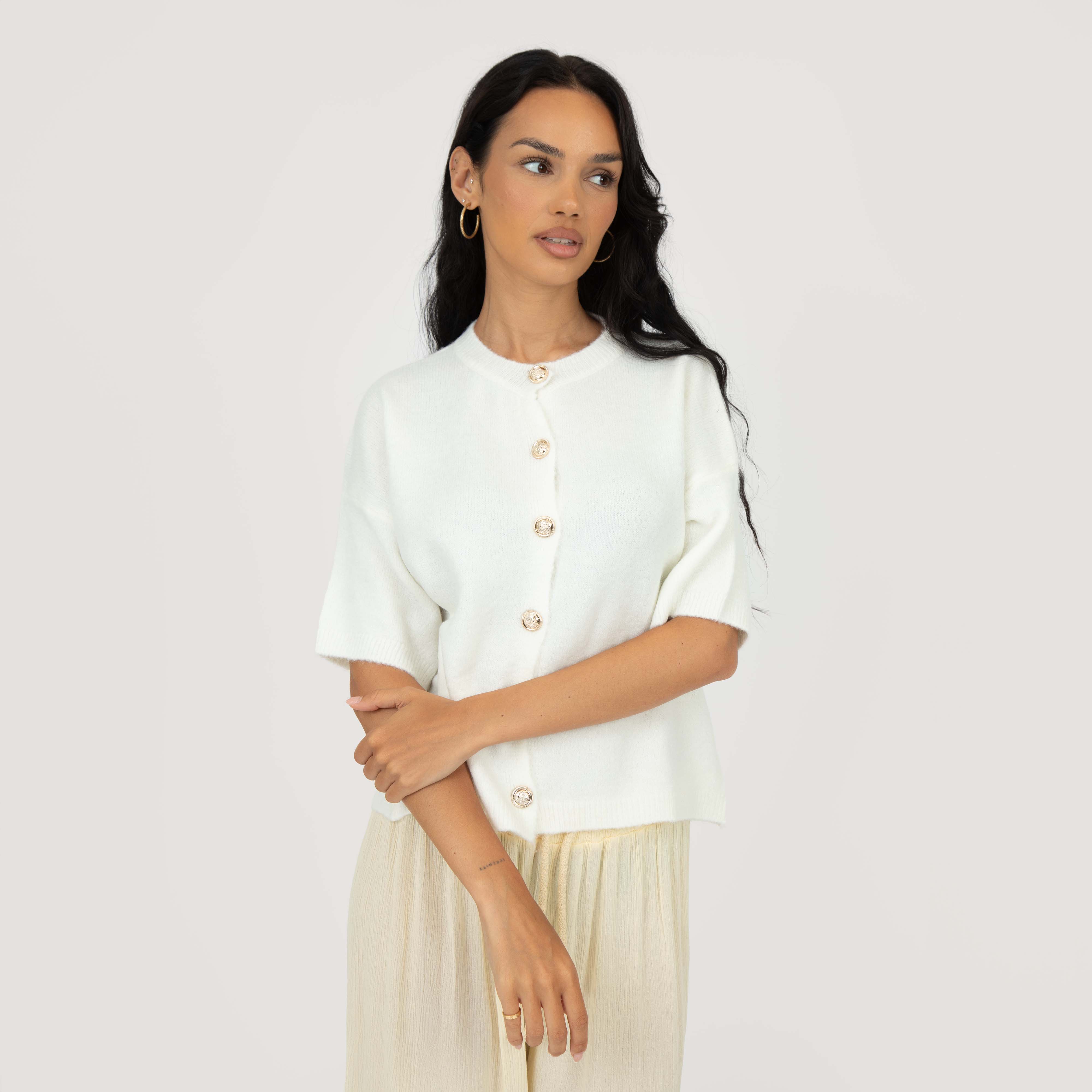 Feinstrick Kurzarm Cardigan mit Goldknöpfen