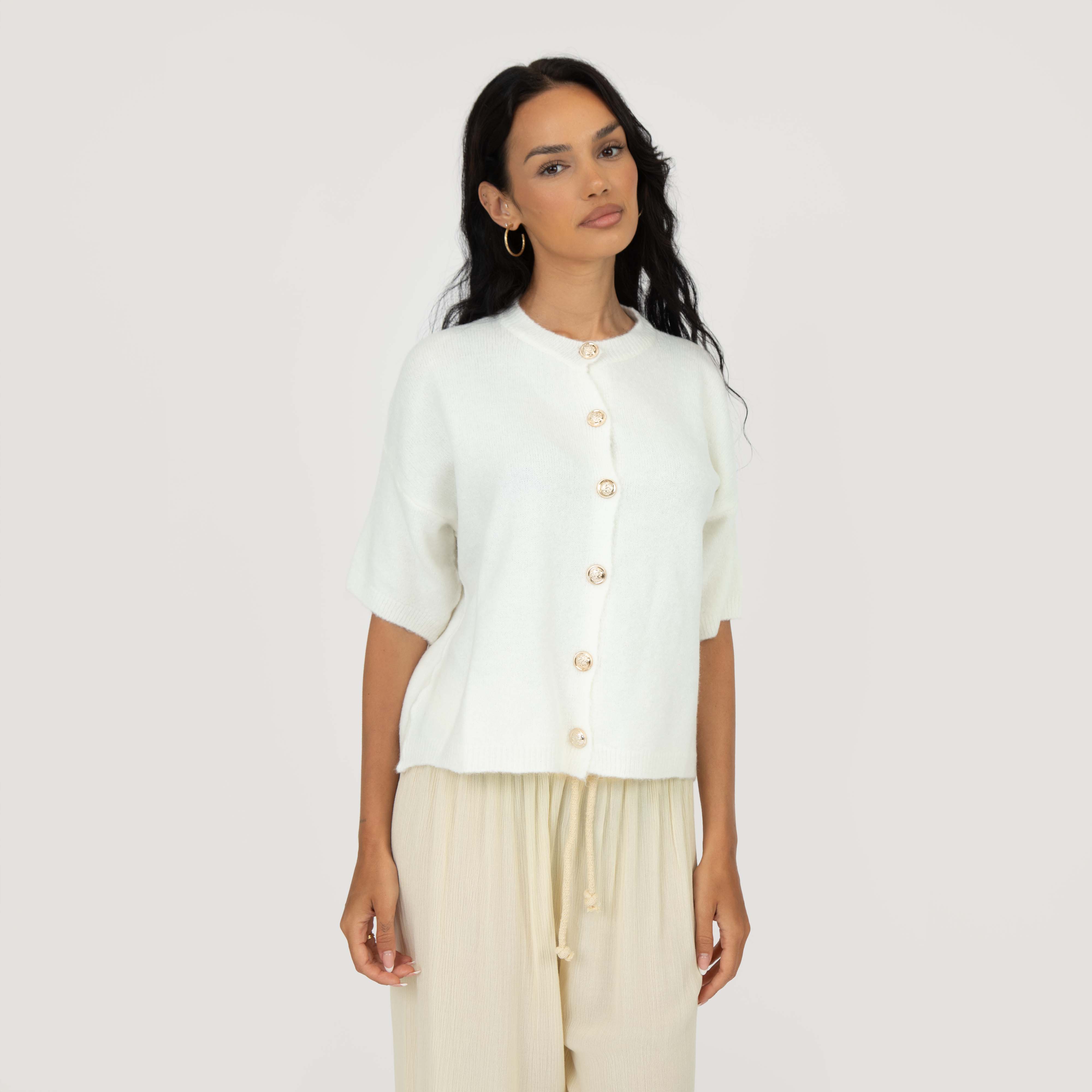 Feinstrick Kurzarm Cardigan mit Goldknöpfen
